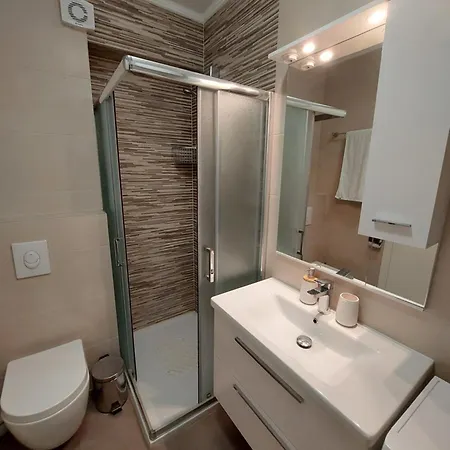 Hola Apartment *
