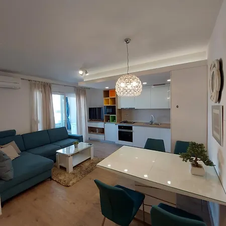Hola Apartment *