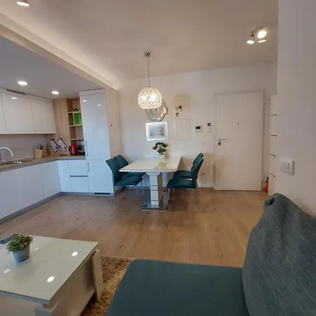 Hola Appartement Makarska